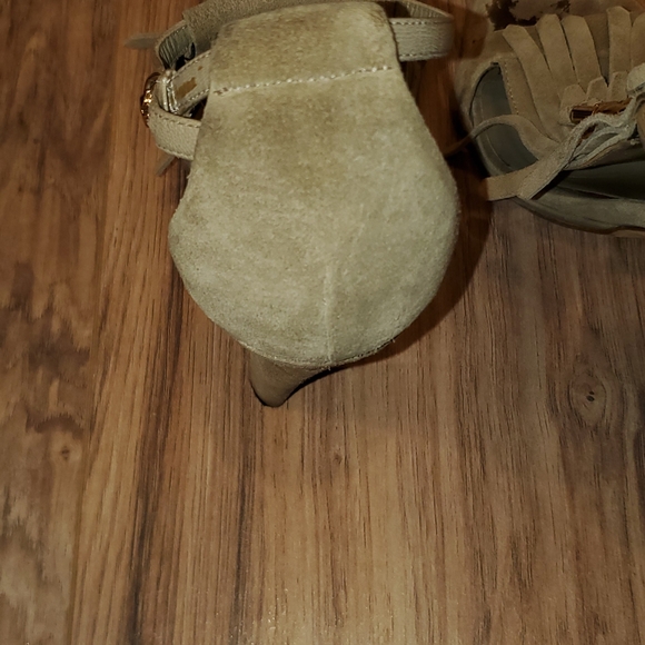 Gucci Suede Fringe Trim Accent T-Strap Sandals - Picture 16 of 16